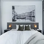 Rentero Wenceslas Square Apartment, Praga