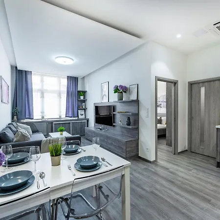 Wenceslas Square Apartment, * Prague